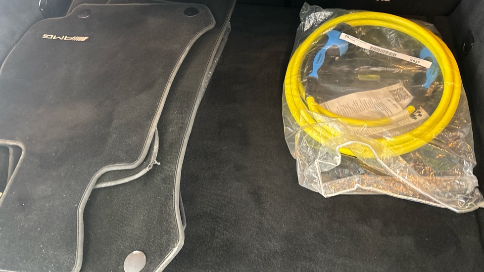 MERCEDES EQC Image 22