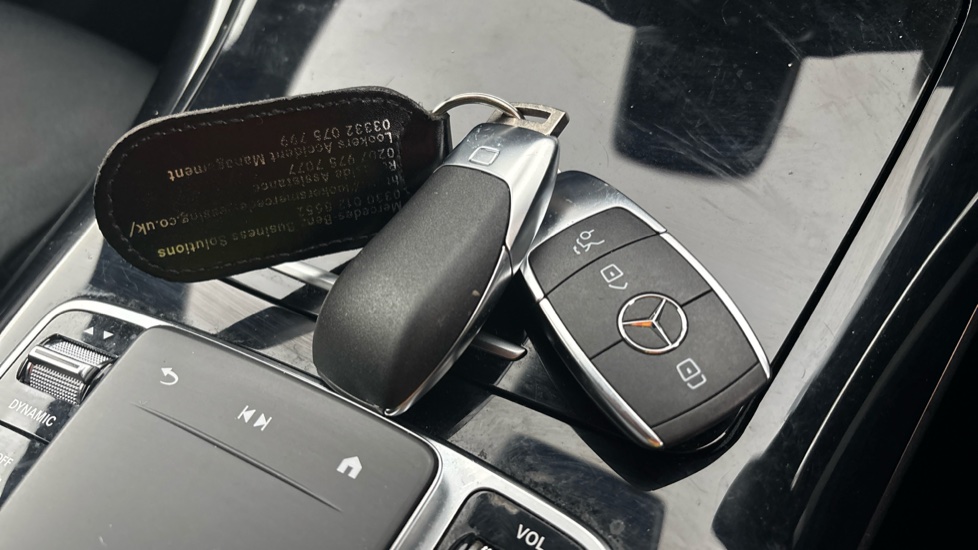 MERCEDES EQC 2 keys