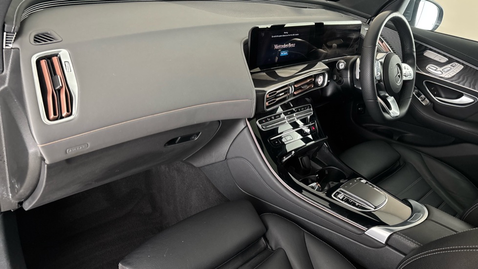 MERCEDES EQC Image 10
