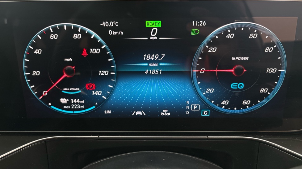 MERCEDES EQC Image 13