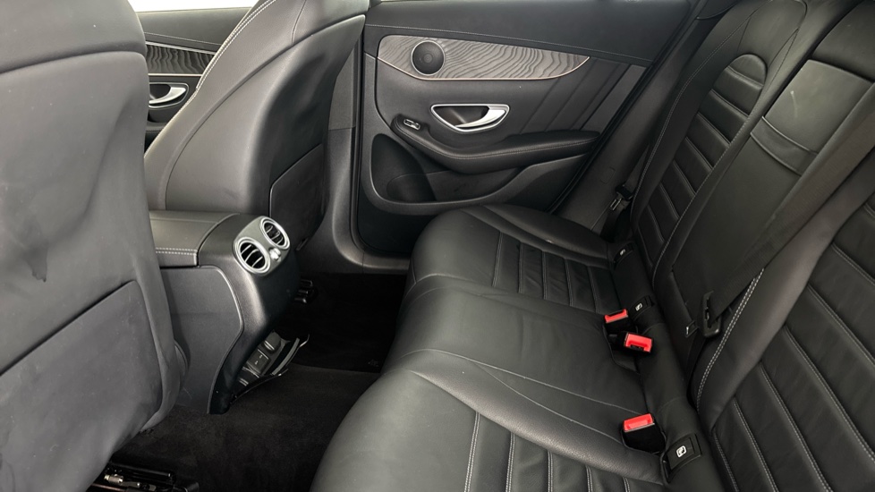 MERCEDES EQC Image 14