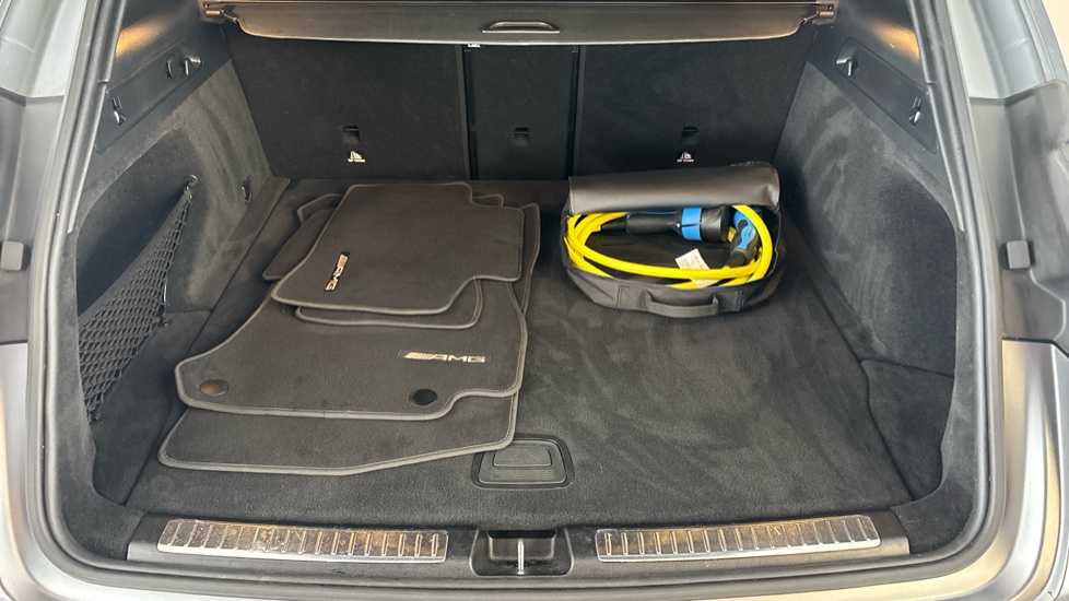 MERCEDES EQC Image 15