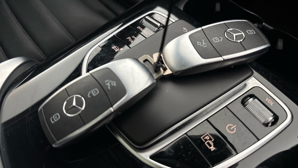 MERCEDES EQC 2 keys