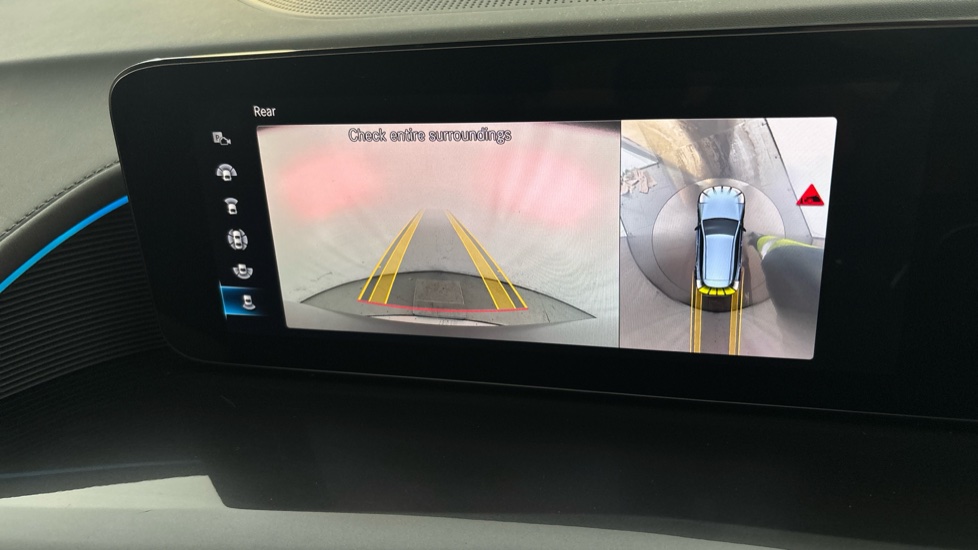 MERCEDES EQC reverse camera