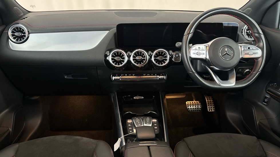 MERCEDES EQA Image 11