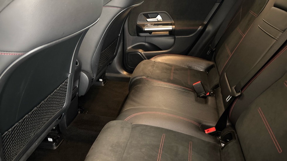 MERCEDES EQA Image 14