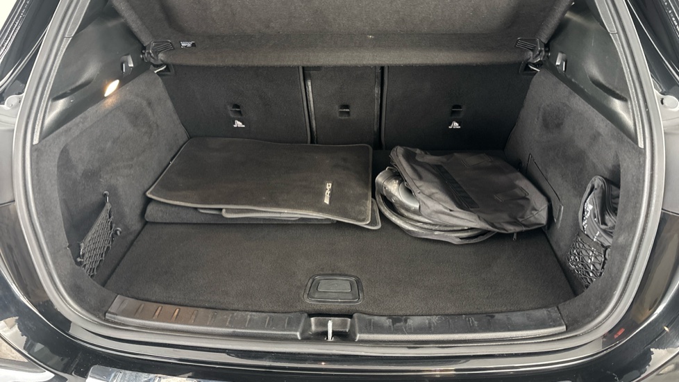 MERCEDES EQA Image 15