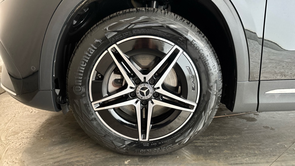 MERCEDES EQA Image 17