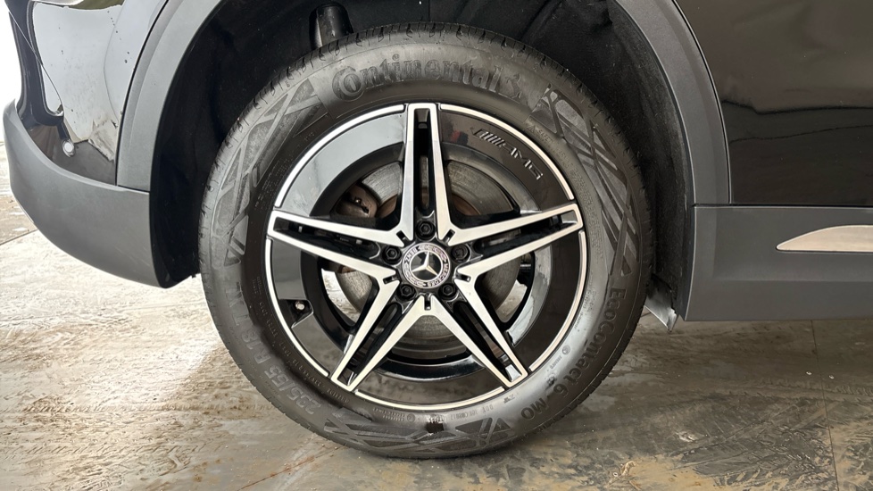 MERCEDES EQA Image 19