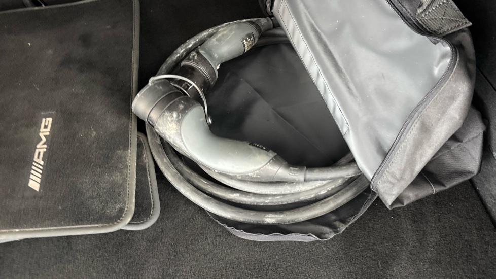 MERCEDES EQA Image 22