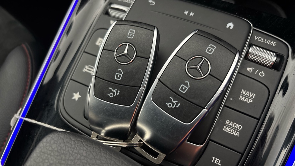 MERCEDES EQA 2 keys