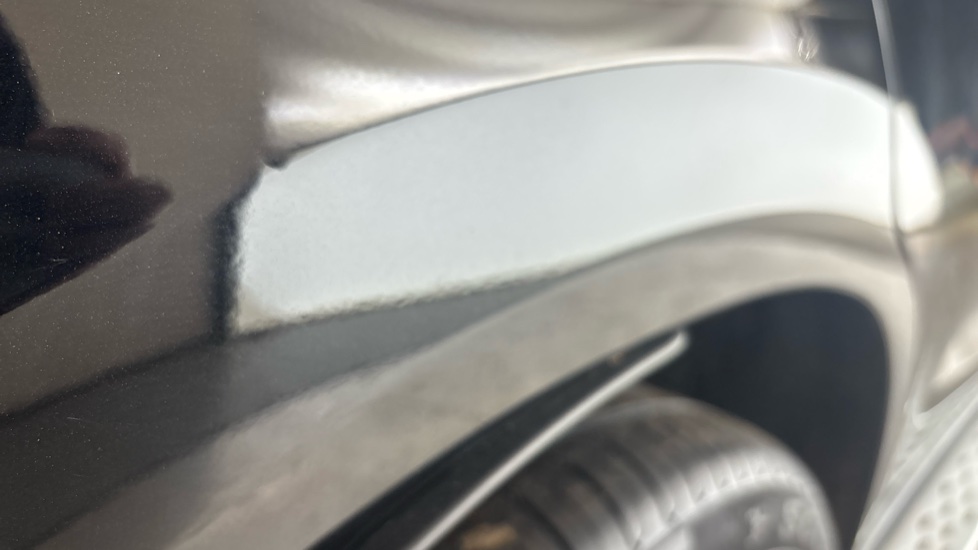 MERCEDES EQC dent
