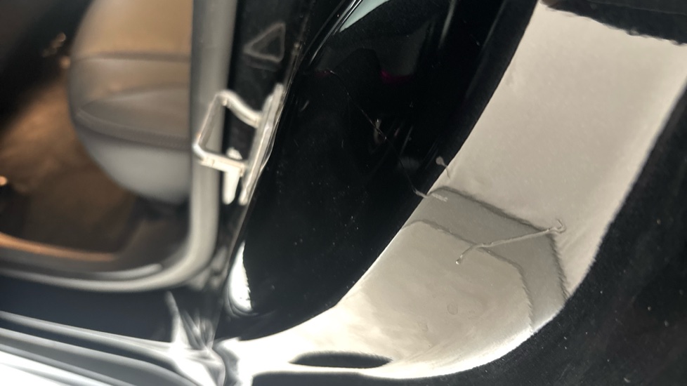 MERCEDES EQC scratches