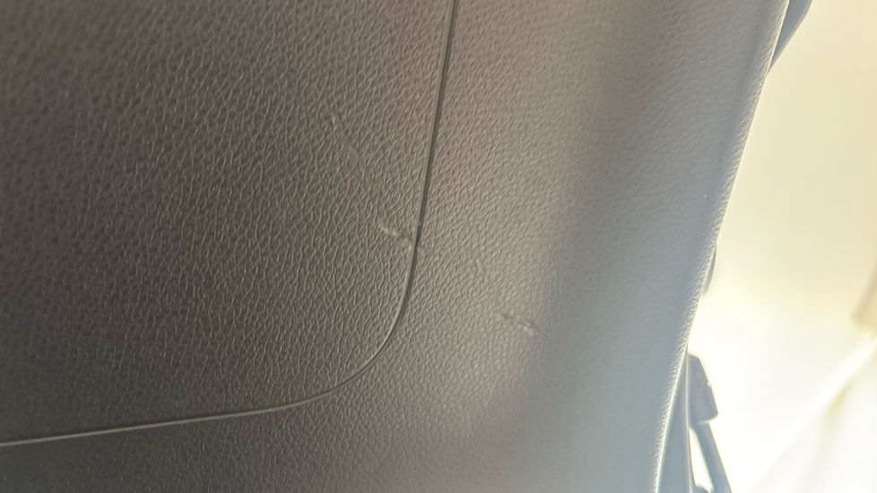 MERCEDES EQC scratches
