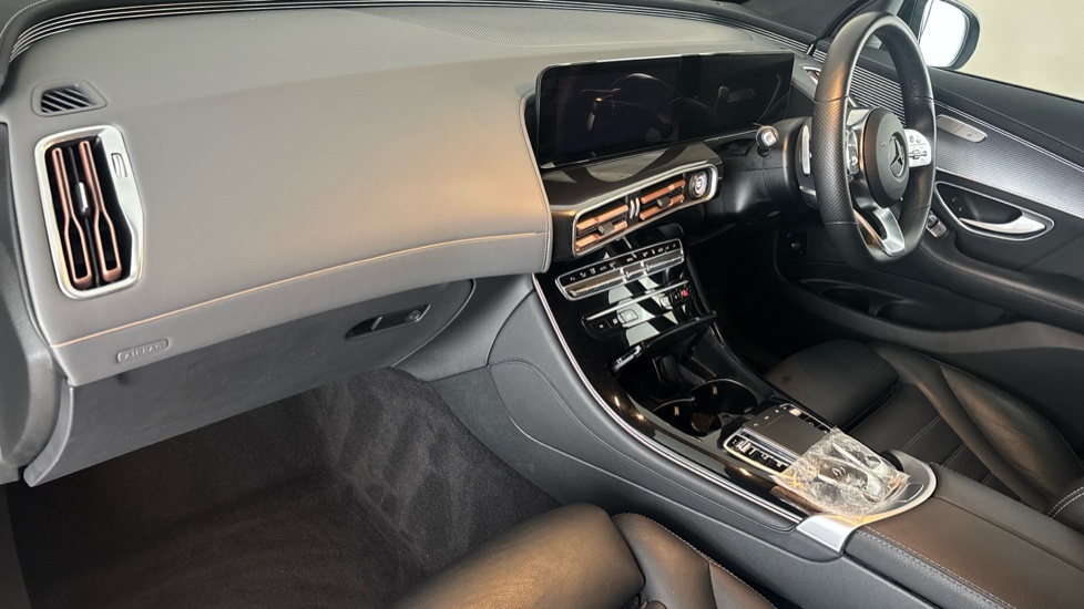 MERCEDES EQC Image 10