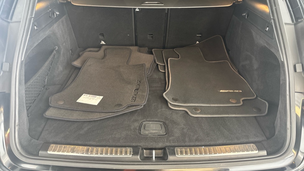 MERCEDES EQC Image 15
