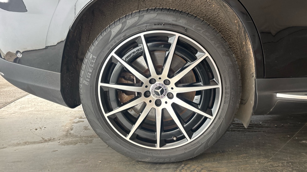 MERCEDES EQC Image 19