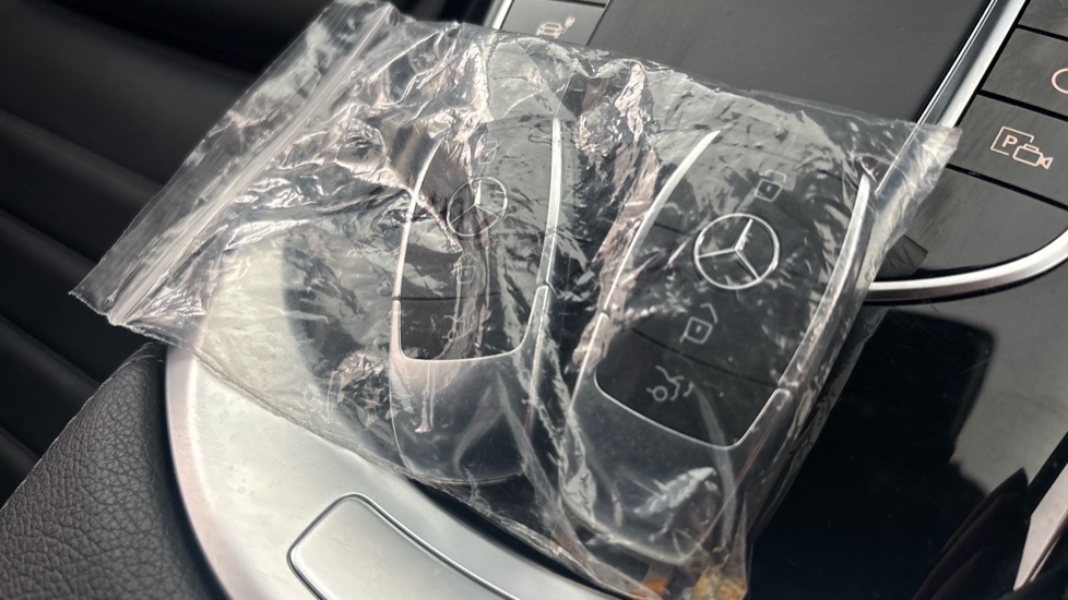 MERCEDES EQC 2 keys