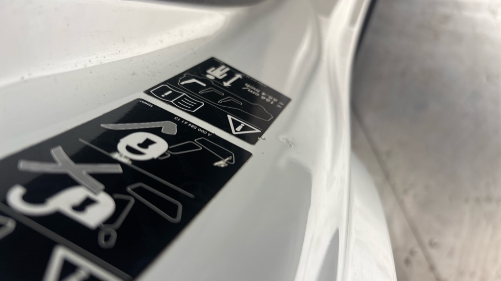 MERCEDES EQB Dent and chips