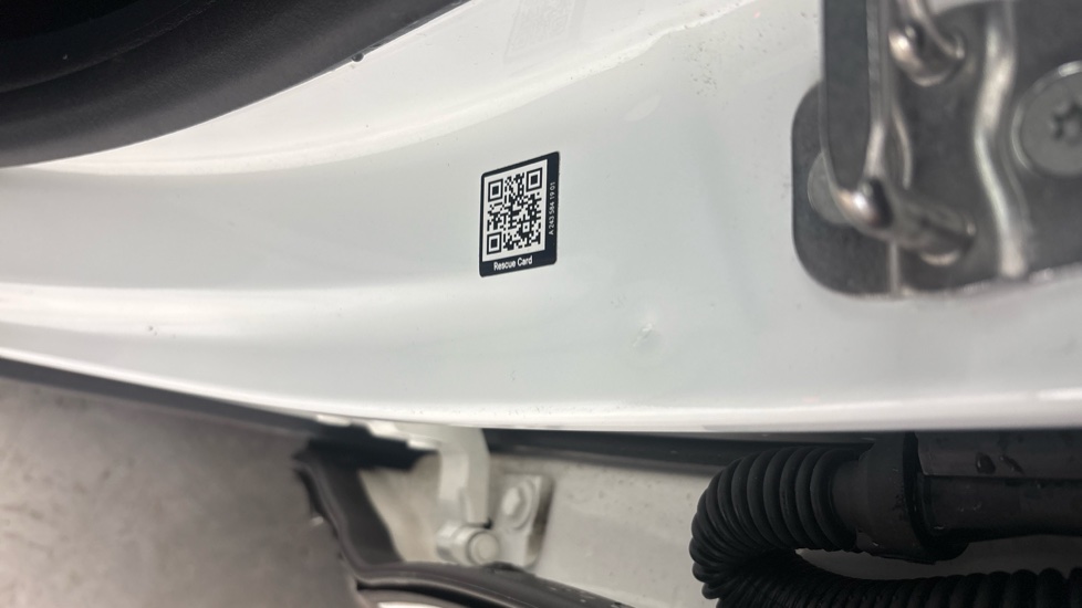 MERCEDES EQB Dent and chips