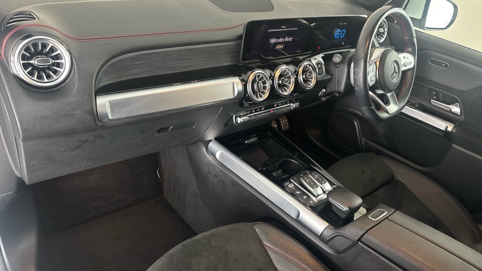 MERCEDES EQB Image 10