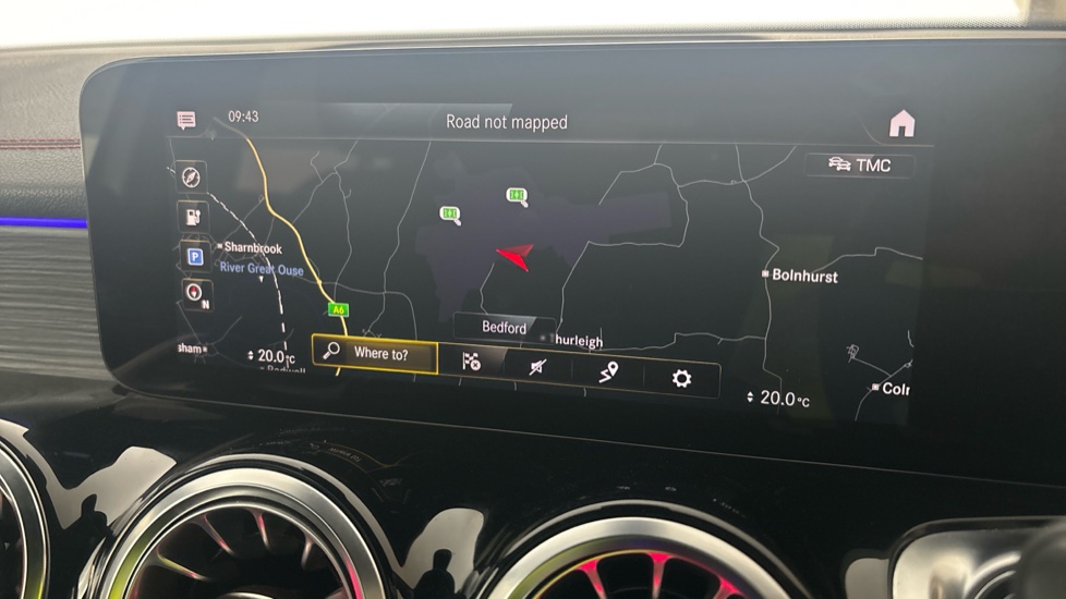 MERCEDES EQB Image 12