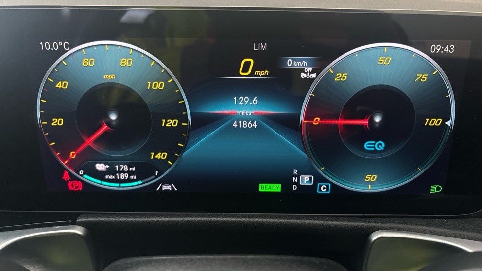 MERCEDES EQB Image 13