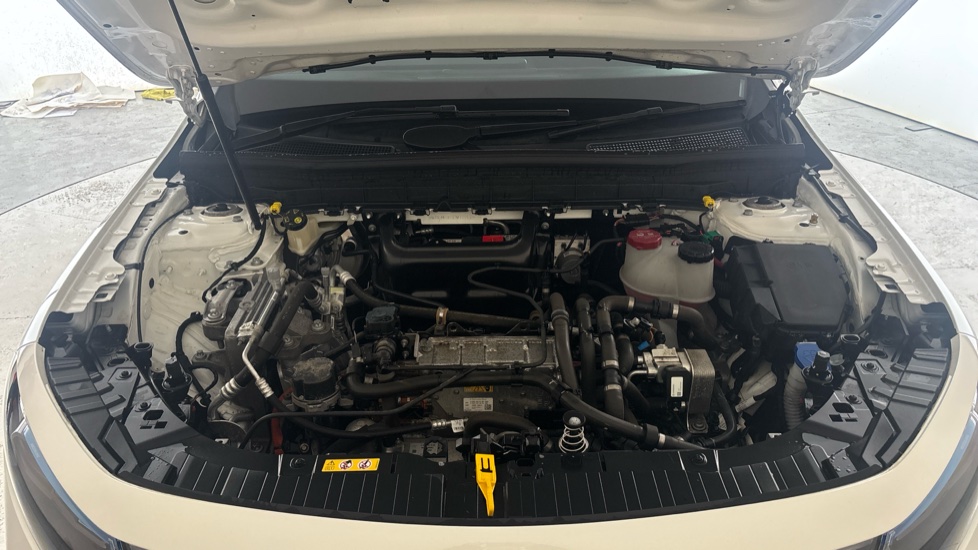 MERCEDES EQB Image 16