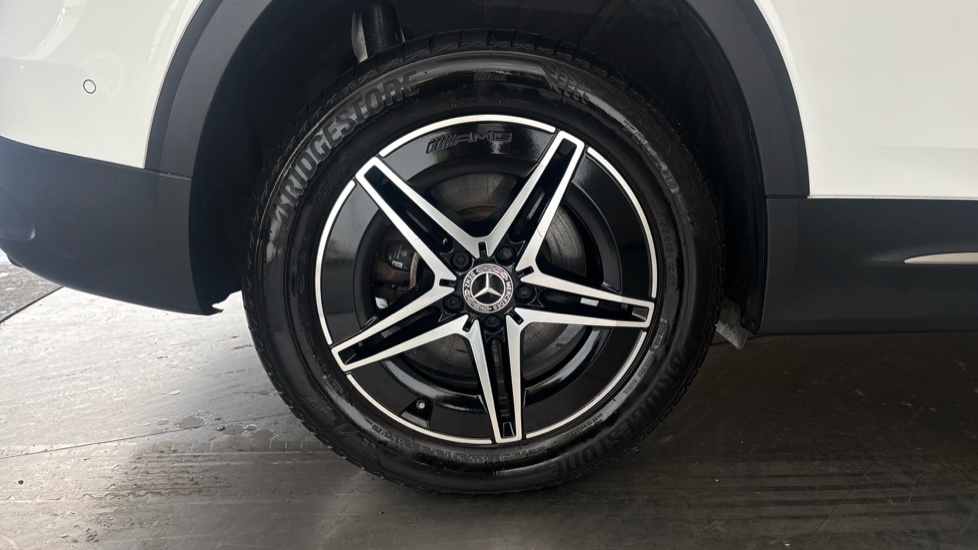 MERCEDES EQB Image 19