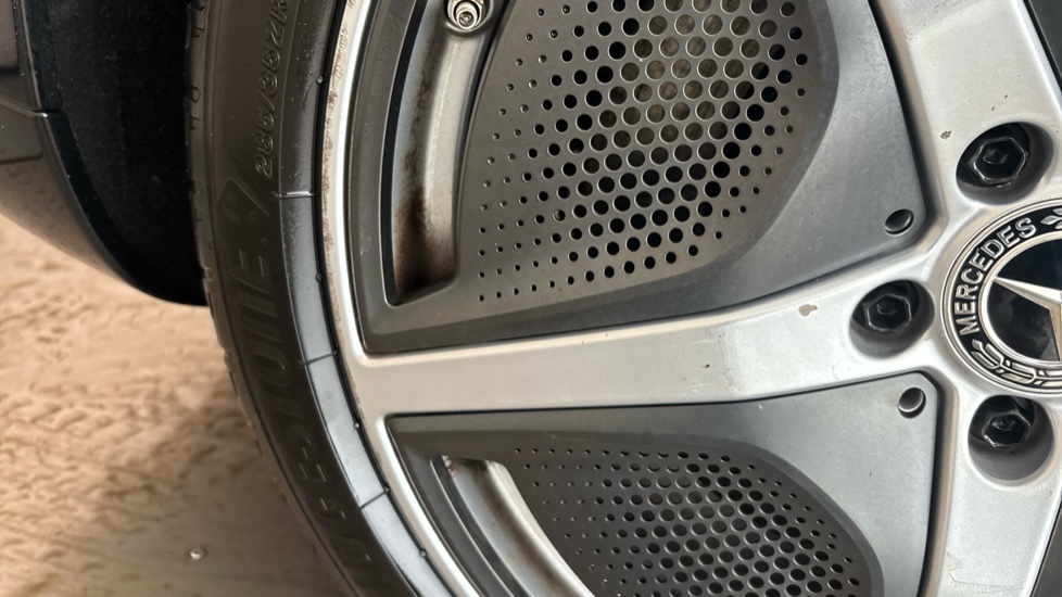 MERCEDES EQE scuff