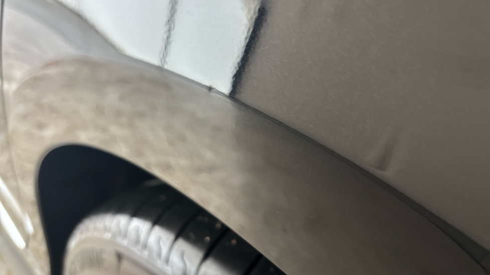 MERCEDES EQE dent