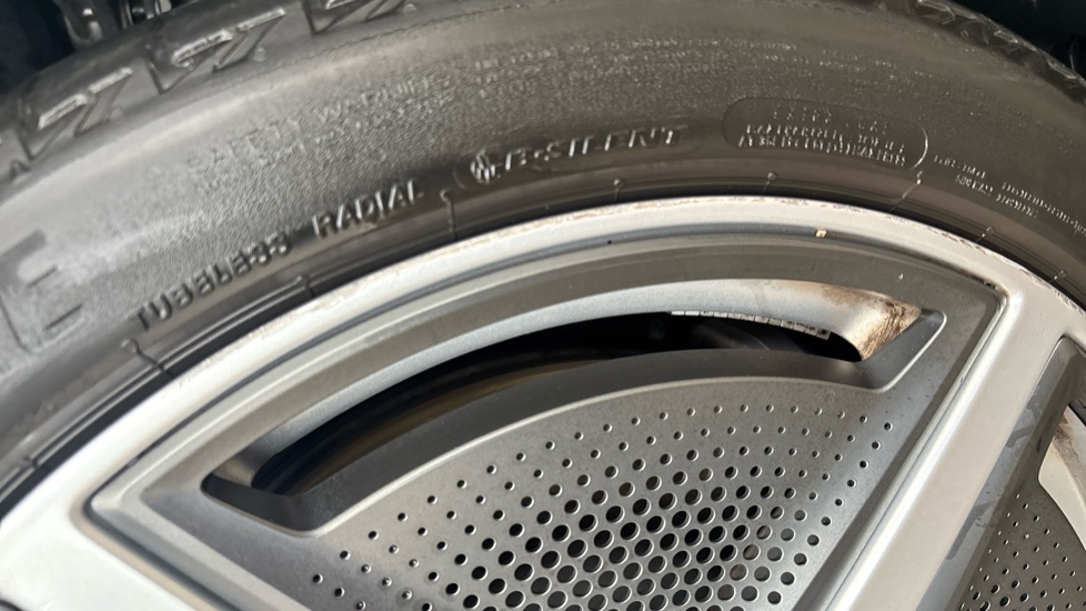 MERCEDES EQE scuff