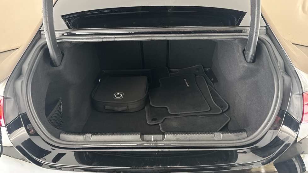 MERCEDES EQE Image 15