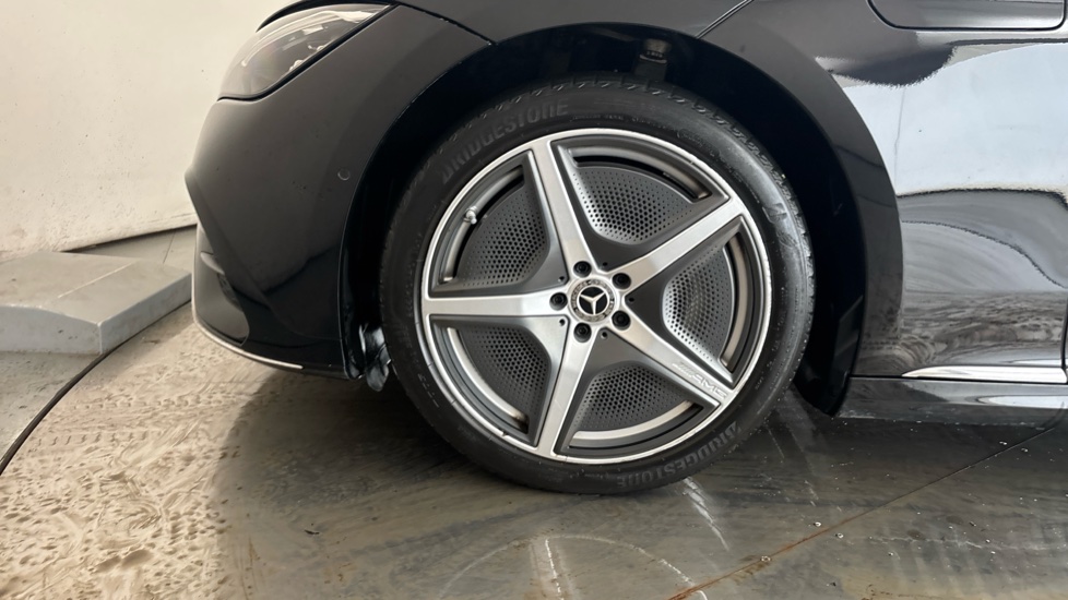 MERCEDES EQE Image 17