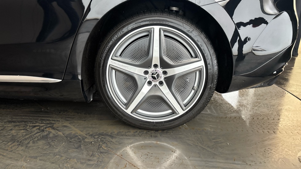 MERCEDES EQE Image 18