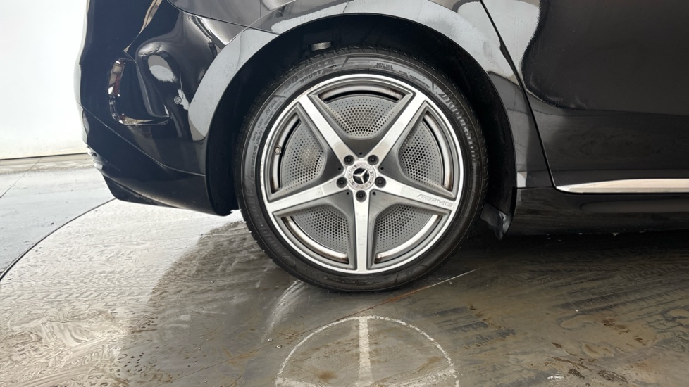 MERCEDES EQE Image 19