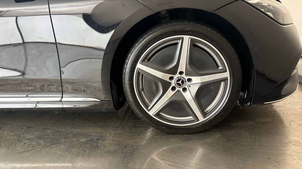 MERCEDES EQE Image 20