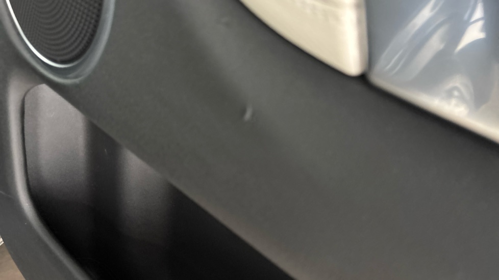 LAND ROVER DISCOVERY SPORT worn