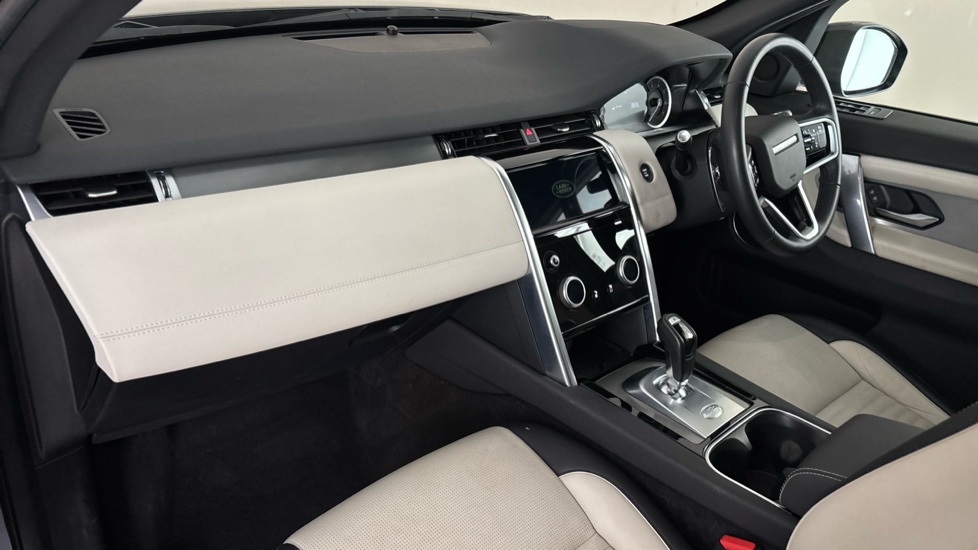 LAND ROVER DISCOVERY SPORT Image 10
