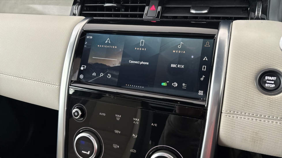 LAND ROVER DISCOVERY SPORT Image 12