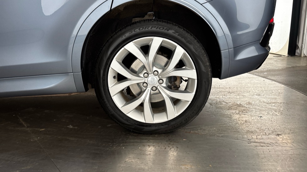 LAND ROVER DISCOVERY SPORT Image 18