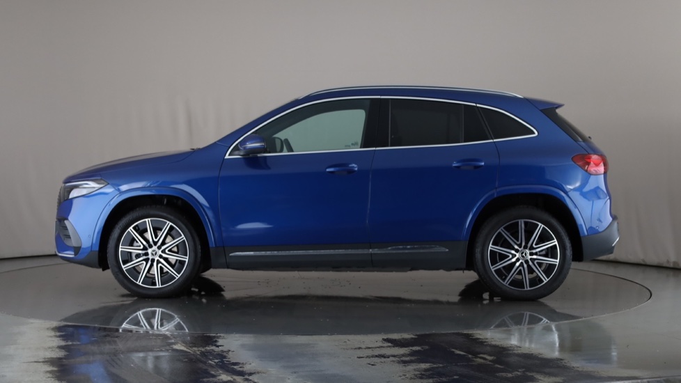 MERCEDES EQA Image 2