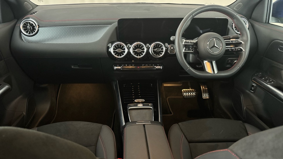 MERCEDES EQA Image 11