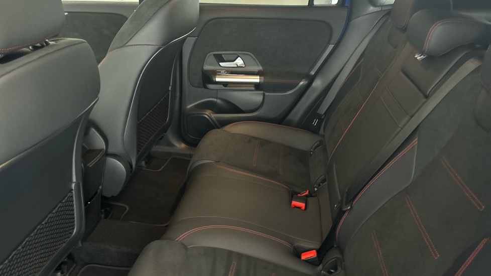 MERCEDES EQA Image 14