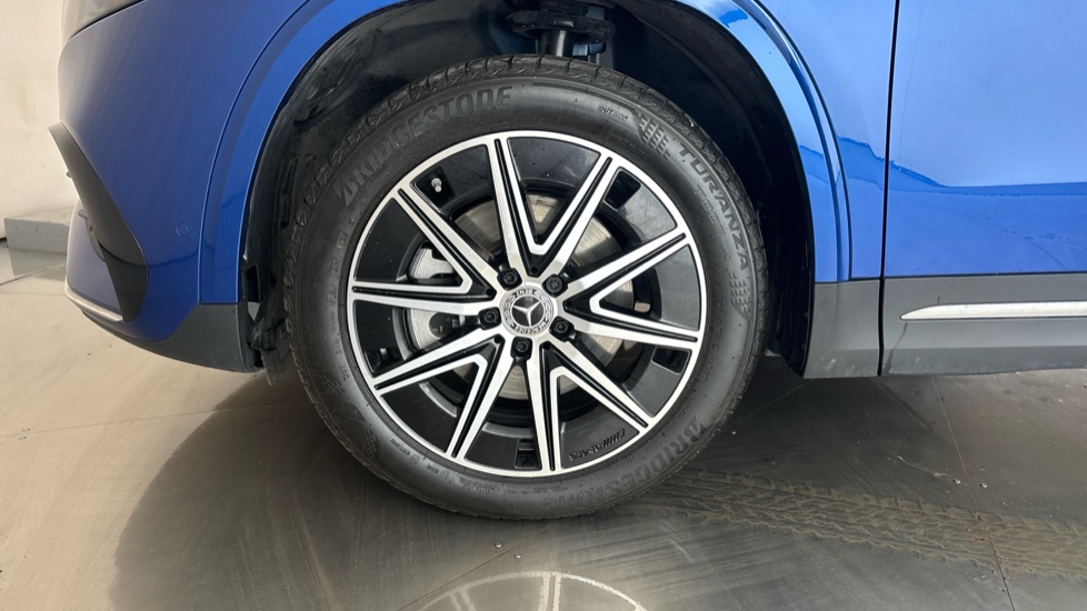 MERCEDES EQA Image 17