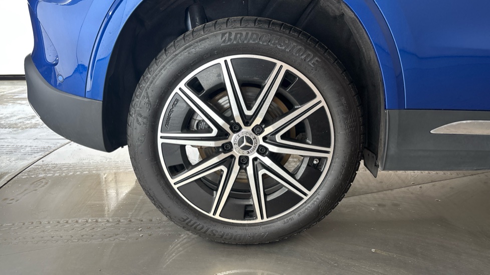 MERCEDES EQA Image 19