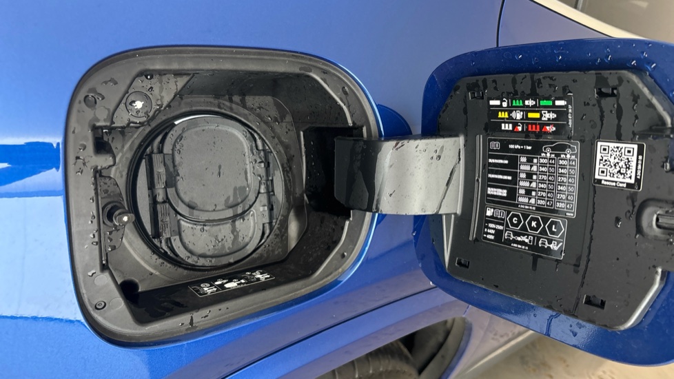 MERCEDES EQA Image 21