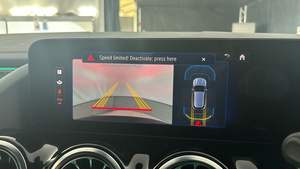 MERCEDES EQA reverse camera