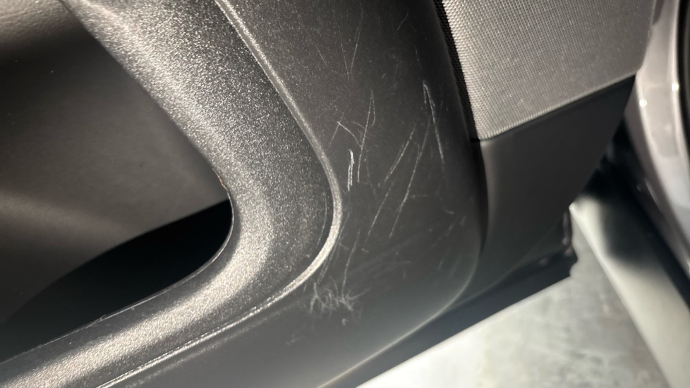 LAND ROVER RANGE ROVER SPORT scratches