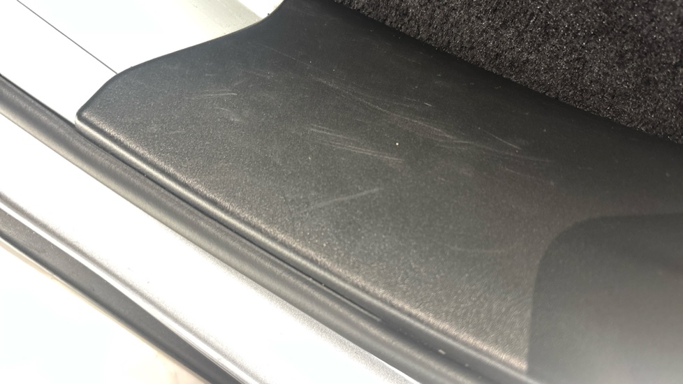 LAND ROVER RANGE ROVER SPORT scratches